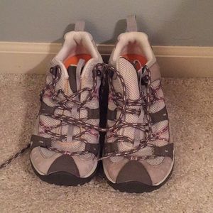 Women’s hiking shoes
